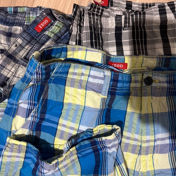 IZOD Plaid Shorts - Picture 2 of 2
